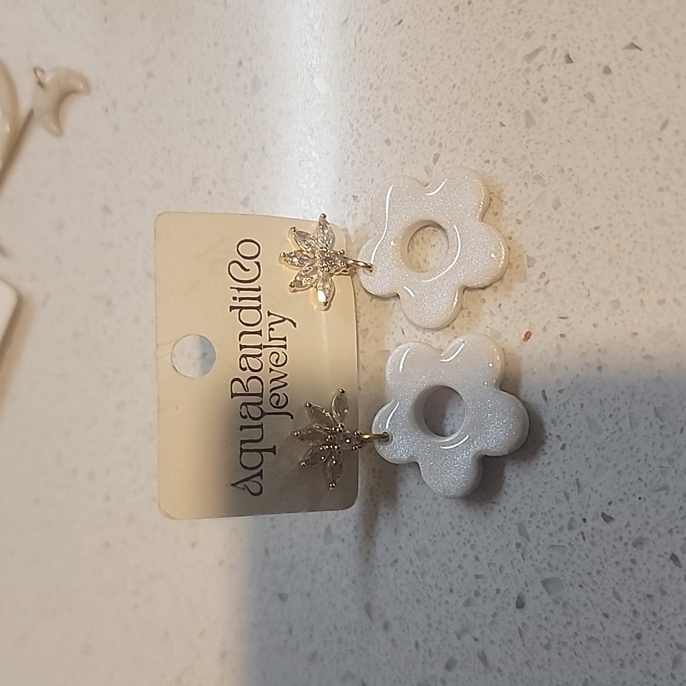 Daisy clay earrings